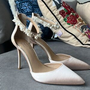 Jewel Badgley Mischka Layne Champagne Size 8.5